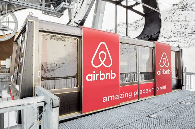 Annonce Airbnb, Courchevel, téléphérique, nuit, jeu