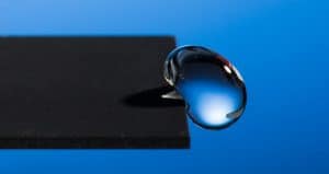 Un nouveau métal étonnant est si hydrophobe que l’eau rebondit dessus Métal hydrophobe rebondit eau
