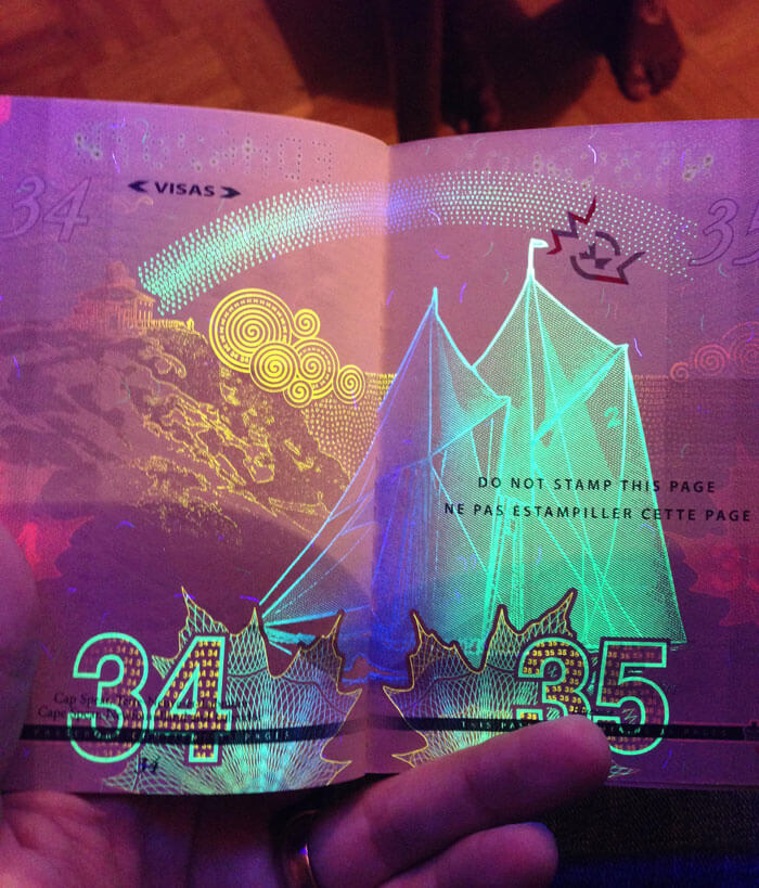 Passeport canadien images lumière ultraviolet