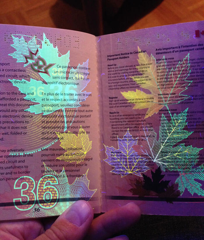 Passeport canadien images lumière ultraviolet
