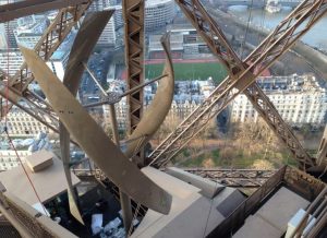Des éoliennes à axe vertical fournissent désormais de l’énergie verte pour la Tour Eiffel Eoliennes à axe vertical, énergie verte, Tour Eiffel