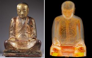 La momie d’un moine découverte dans une statue de Bouddha Momie ancien moine bouddhiste statue