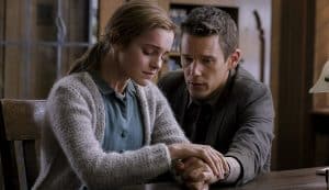 Regression : ambiance tendue dans la bande annonce avec Emma Watson Regression, thriller avec Ethan Hawke et Emma Watson