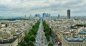 France: une loi exige désormais de végétaliser les toitures commerciales France, loi, toits végétalisés, panneaux solaires