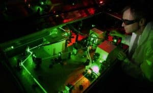 Le laser le plus puissant du monde fabriqué en France Laser puissant, Apollon