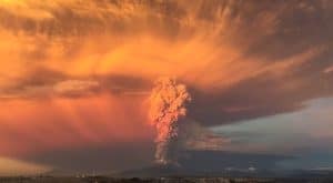 Vidéo: le volcan Calbuco fait trembler le Chili après son éruption eruption volcan Calbuco Chili