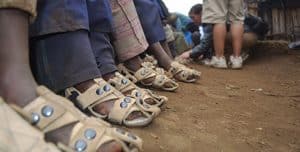 Cette chaussure durable pour aider des millions d’enfants pauvres The Shoes That Grows, chaussures pour les enfants pauvres
