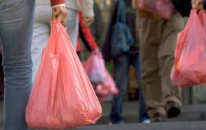 L’Union Européenne décide de réduire l’usage des sacs en plastique Sacs en plastique, pollution, décision européenne