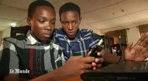 Deux jeunes frères nigérians construisent un navigateur Web mobile Frères au Nigeria qui ont créé un navigateur web mobile