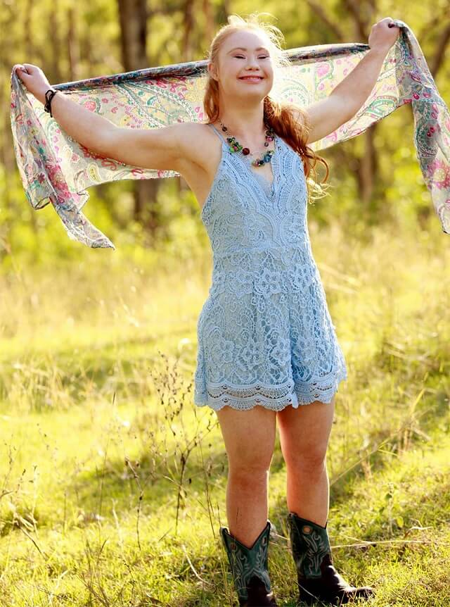 madeline-stuart-trisomie-21-down-mannequin-3