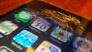 Smartphone, écran cassé, auto-réparation