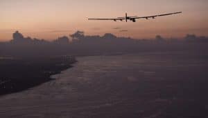 Solar Impulse 2 atterrit à Hawaï, et bat le record du plus long vol en solitaire Solar Impulse 2 Hawaï, record