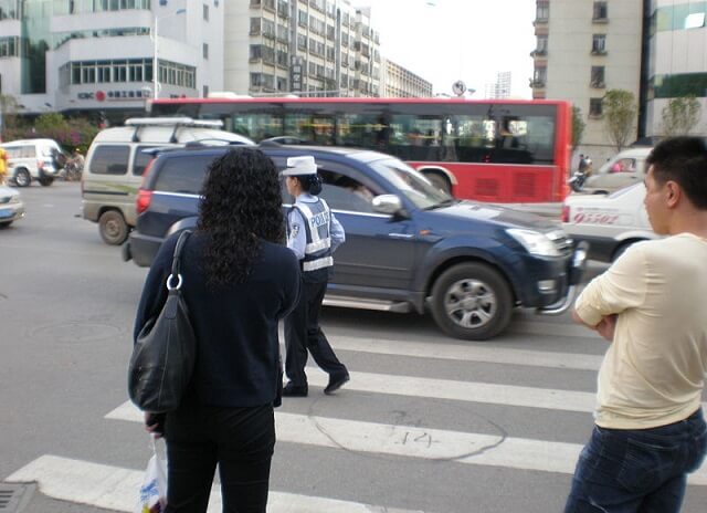conducteurs écrasent des piétons en Chine