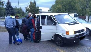 Des centaines d’automobilistes européens organisent des convois pour les réfugiés convoi, covoiturage, réfugiés, migrants