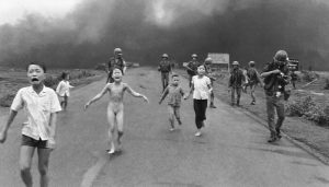 Faut-il choquer les gens ou bien ignorer la misère du monde ? photo, nick ut, fille, vietnam