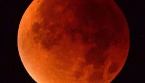 La « super lune de sang », une première en 33 ans super lune de sang, éclipse lunaire