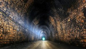 L’armée et les chasseurs de trésor à la recherche du « train d’or nazi » tunnel, train nazi, or, pologne