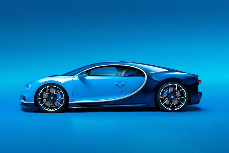 Bugatti Chiron de côté