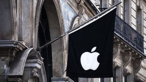 Union-Européenne : Apple ne paiera finalement plus les 13 milliards d’euros d’impôts qui lui sont réclamés Drapeau Apple Store Londres