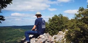 Hopaal, le T-shirt fabriqué à partir de nos déchets, où comment s’habiller de manière écoresponsable