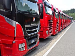 Incendie criminelle déjoué : des bombonnes d’essences retrouvées sous des camions Lafarge
