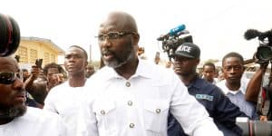 George Weah élu président du Liberia, Emmanuel Macron le félicite