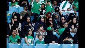 Accès à un stade de foot, conduite automobile : une révolution pour les Saoudiennes