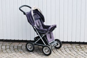 Horreur : le bébé d’un rabbin brûlé au white-spirit dans sa poussette à Lyon