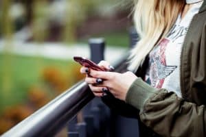 Presque un Français sur deux a une préférence pour le smartphone par rapport au sexe