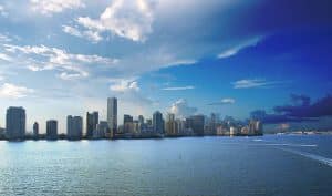 À Miami, un pont s’effondre et fait plusieurs morts
