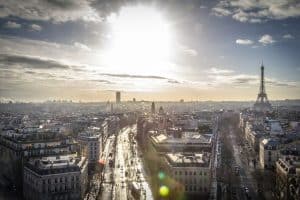 Un jeune homme abattu par un policier dans les rues de Paris