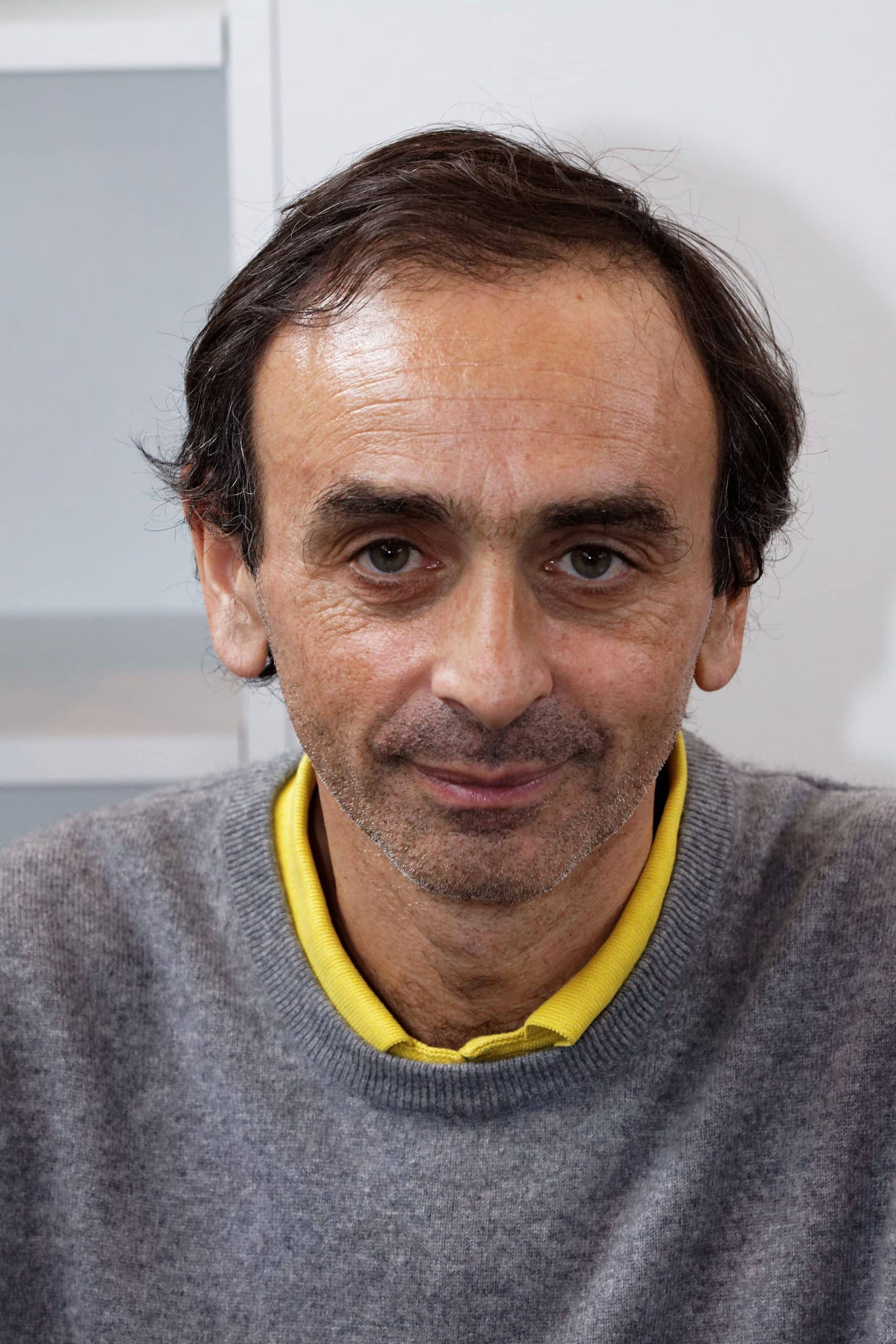 Chassé des plateaux, Zemmour se réfugie en librairie