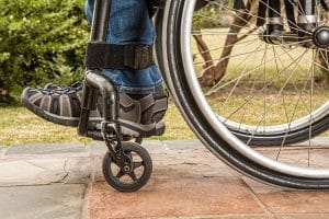 Un homme frappe un enfant de 4 ans handicapé sans raison
