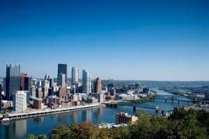 Fusillade à Pittsburgh : Trump se rend à la synagogue au milieu des manifestations