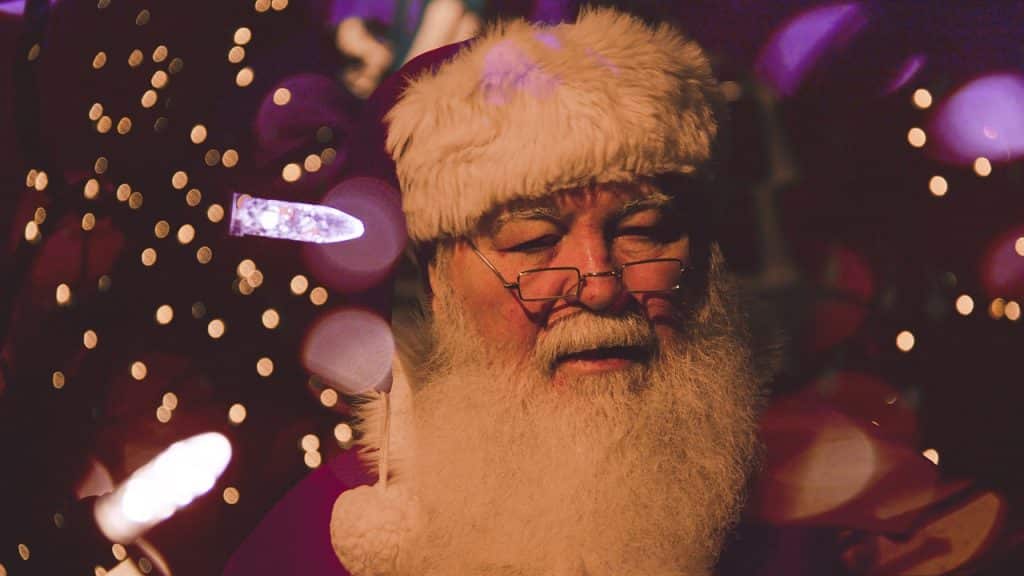 Pourquoi le père Noël porte-t-il un habit rouge et blanc ?