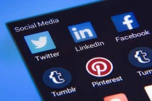 Les stars des médias sociaux acceptent de dévoiler si elles sont payées pour une annonce