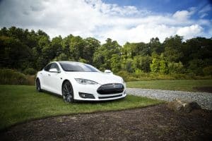 Tesla mettra à jour le logiciel de sa batterie après les récents incendies