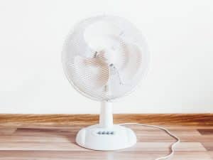 Dormir avec un ventilateur allumé serait dangereux pour la santé