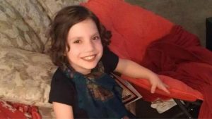 Ils adoptent une fillette de 6 ans… en réalité c’est une naine de 22 ans