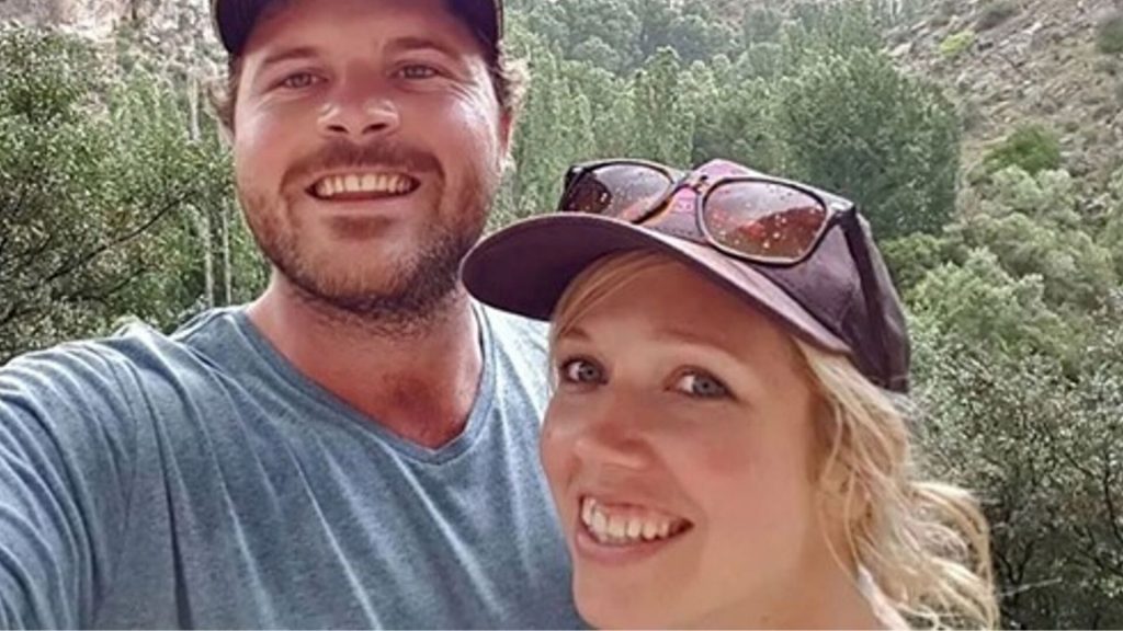 Enceinte de deux mois, elle est poignardée dans son sommeil devant son fils de 23 mois