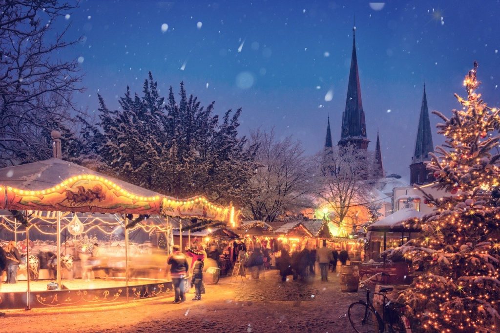 Écrase par une sculpture de glace au marché de Noël, l’enfant décède