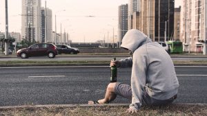 Ivre, il confie sa fille à un couple d’inconnus Ivre, il confie sa fille à un couple d'inconnus