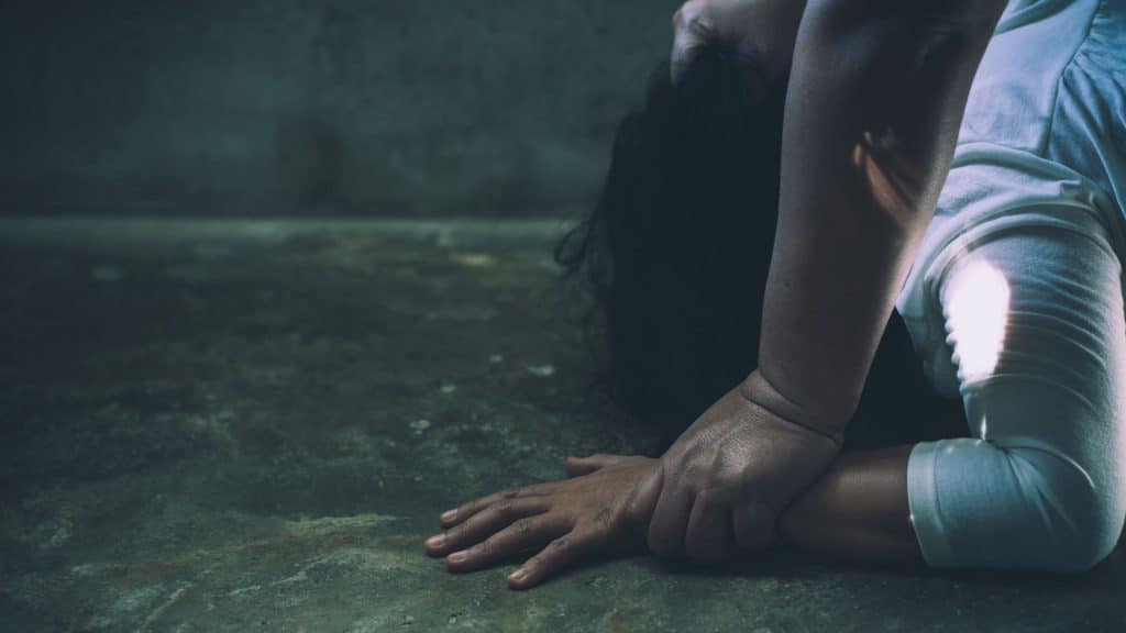 Surpris en train de démembrer sa femme dans son salon