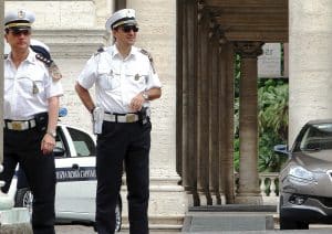 Colombes : un homme fonce au volant de sa voiture sur deux policiers, il voulait les tuer