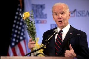 Etats-Unis : Joe Biden, candidat à l’élection présidentielle, accusé de viol par une ex-collaboratrice