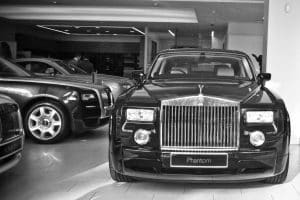Economie : Renault prévoit de fermer plusieurs sites, Rolls-Royce licencie 9 000 employés