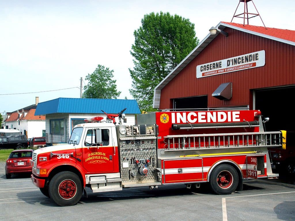 Nanterre : un bus et un gymnase incendiés dans la nuit par des jeunes