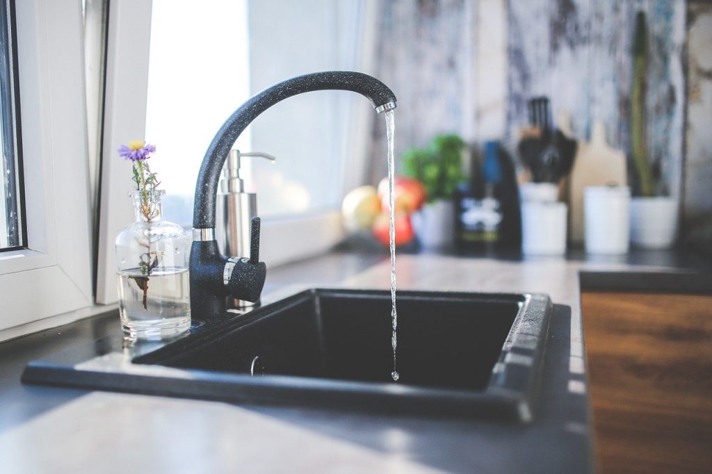 Faut-il se méfier de l’eau du robinet ?