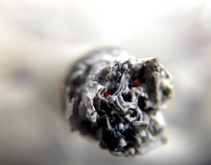 « Illicit whites » et China Tobacco : les géants du tabac dissimulées derrière leur écran de fumée