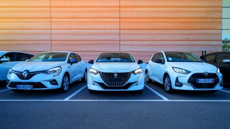 Assurer une Renault Clio, Peugeot 208 ou Toyota Yaris en 2025 : voici les prix qui risquent de surprendre les automobilistes